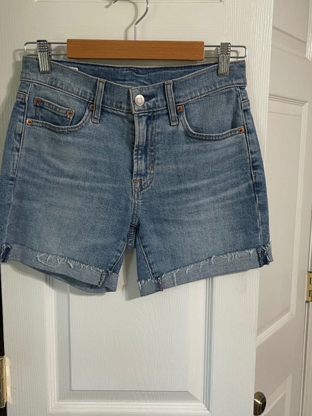 Gap womenโs jean shorts size 24